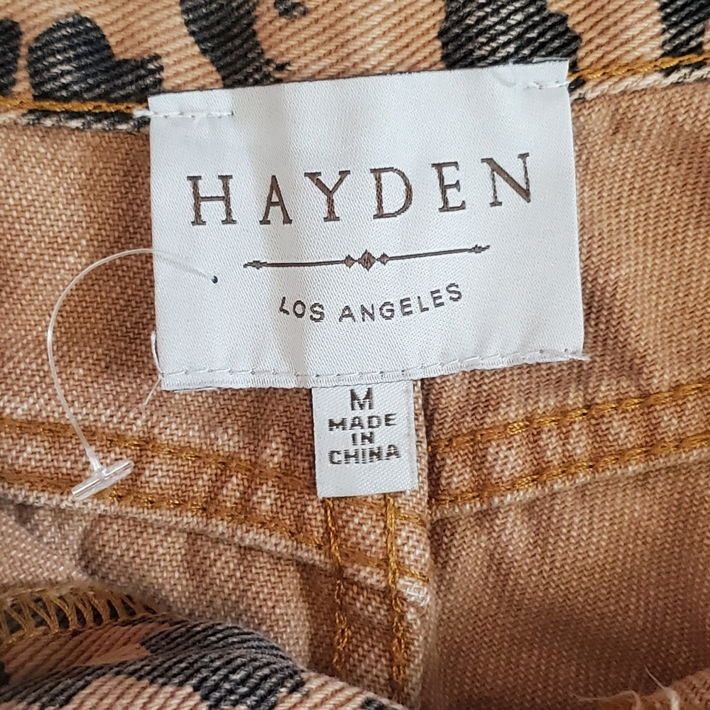 Stylish Leopard Print Women Shorts - Picture 2 of 4